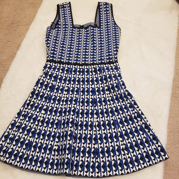 BCBG Dresses & Skirts - BCBG MAXAZRIA🔥CAROLINA GEOMETRIC-JACQUARD DRESS / BODYCON / FIT & FLARE